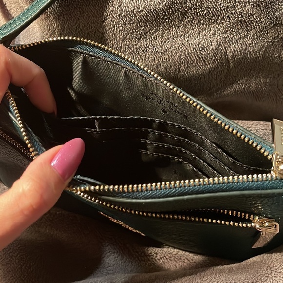 Kate Spade Leila Convertible wristlet - Picture 3 of 4